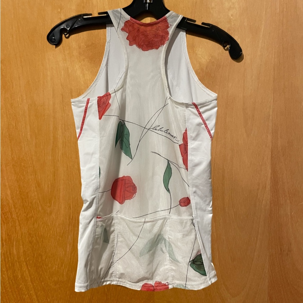 Lululemon women’s sleeveless cycling Jersey size 4